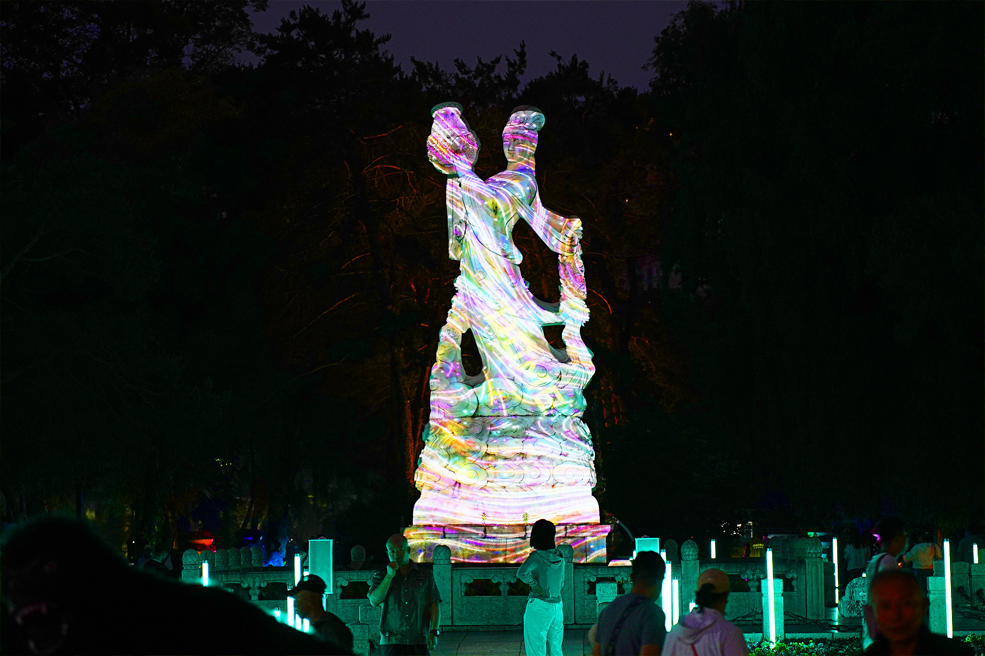 开启沉浸式夜游新体验 VIVITEK投影助力百年江南公园再焕生机
